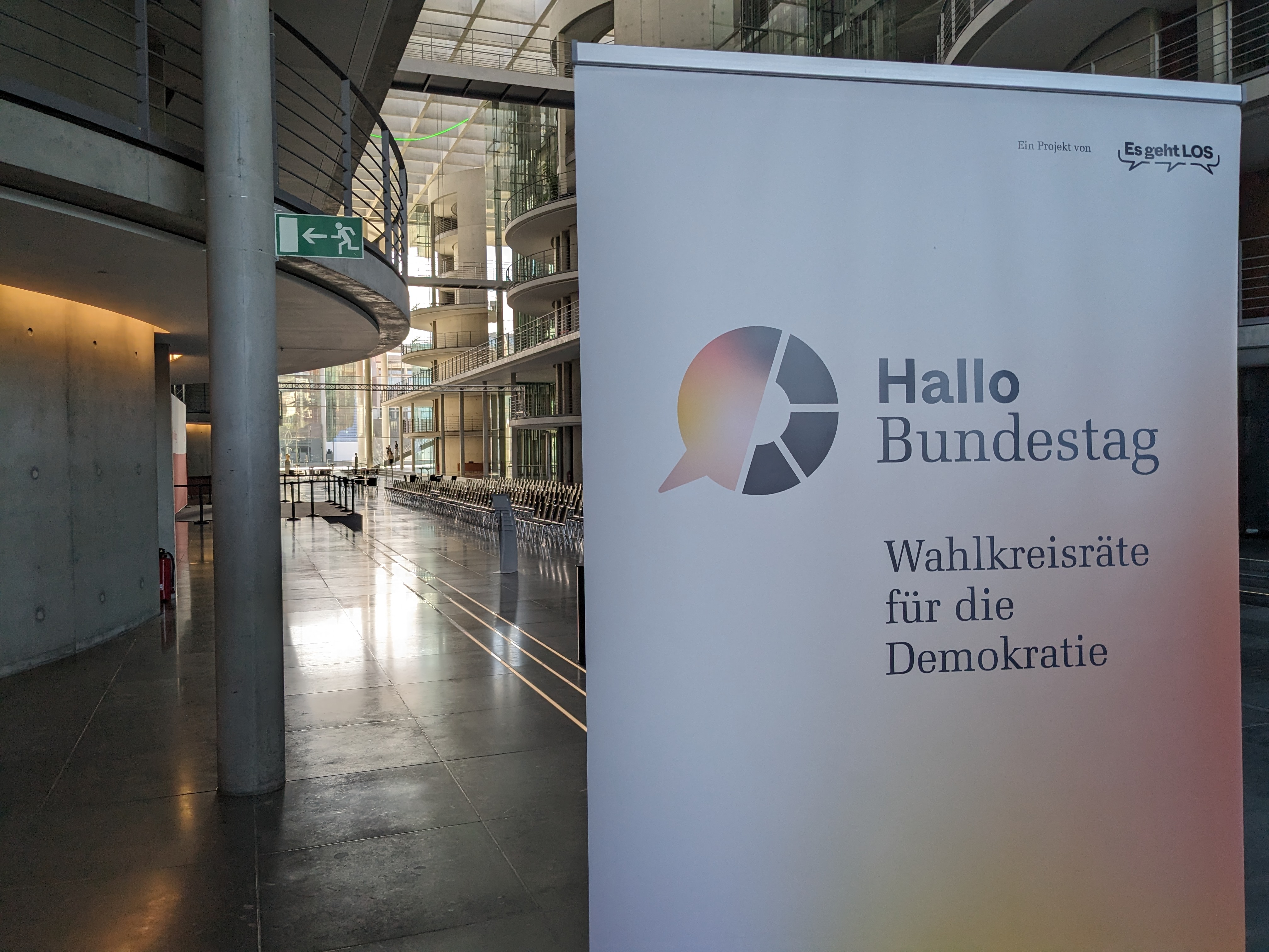 Im Bundestagsgebäude, Vorbereitung für den Wahlkreistag.