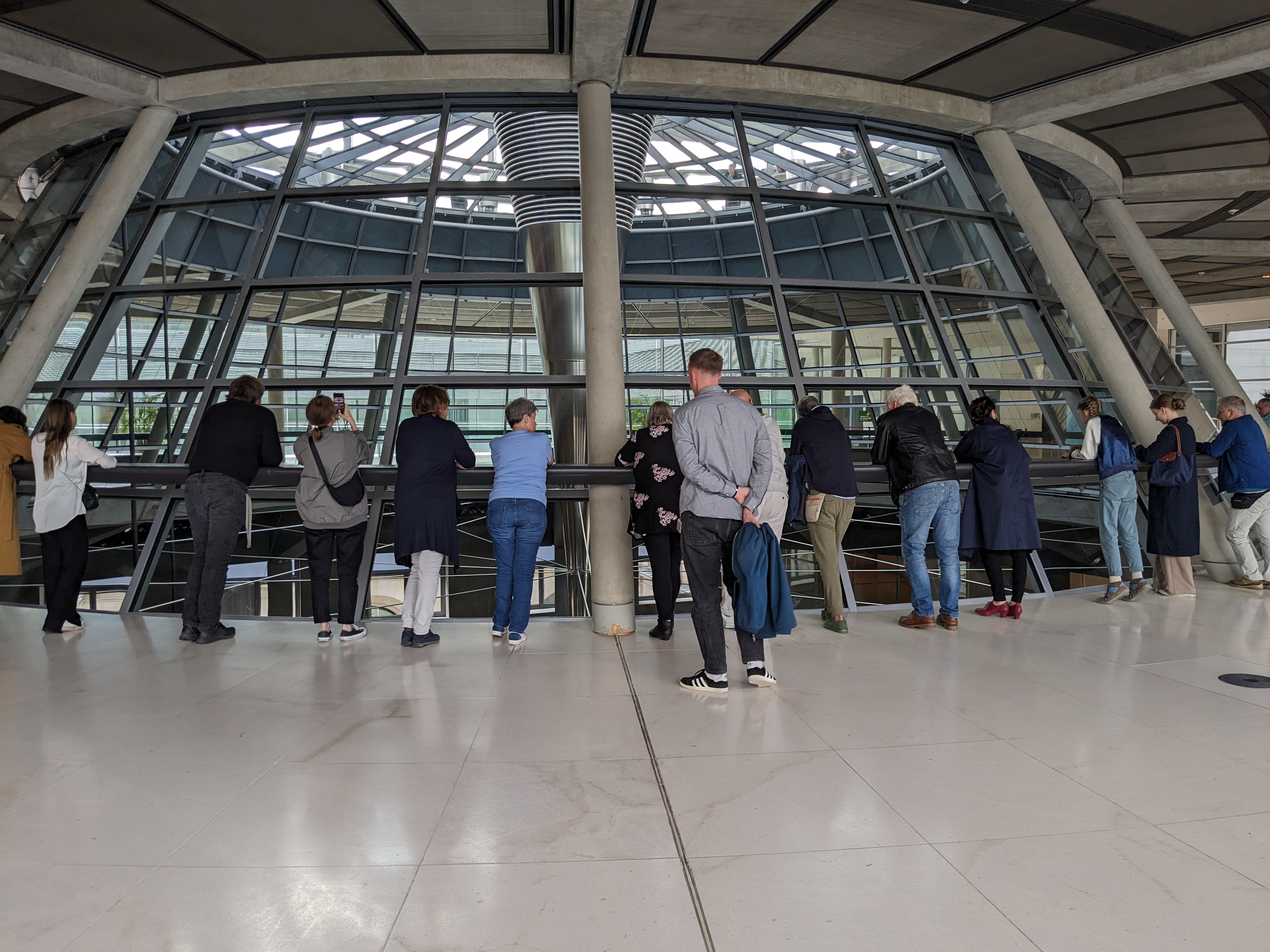 Rundgang durch den Bundestag zur Kuppel.